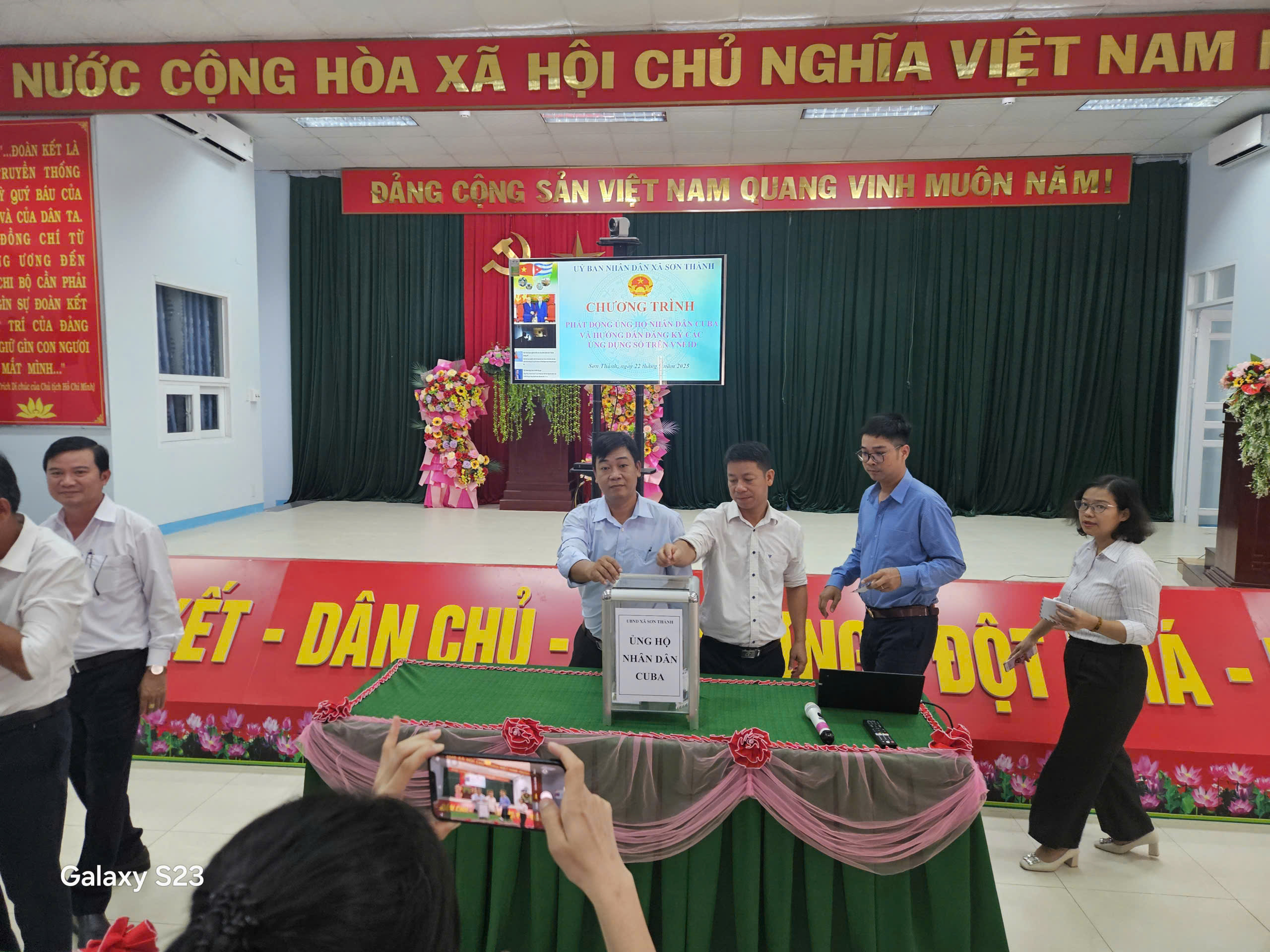 z7044929934804_433d7b2f11e567814b2c185100a4ee46