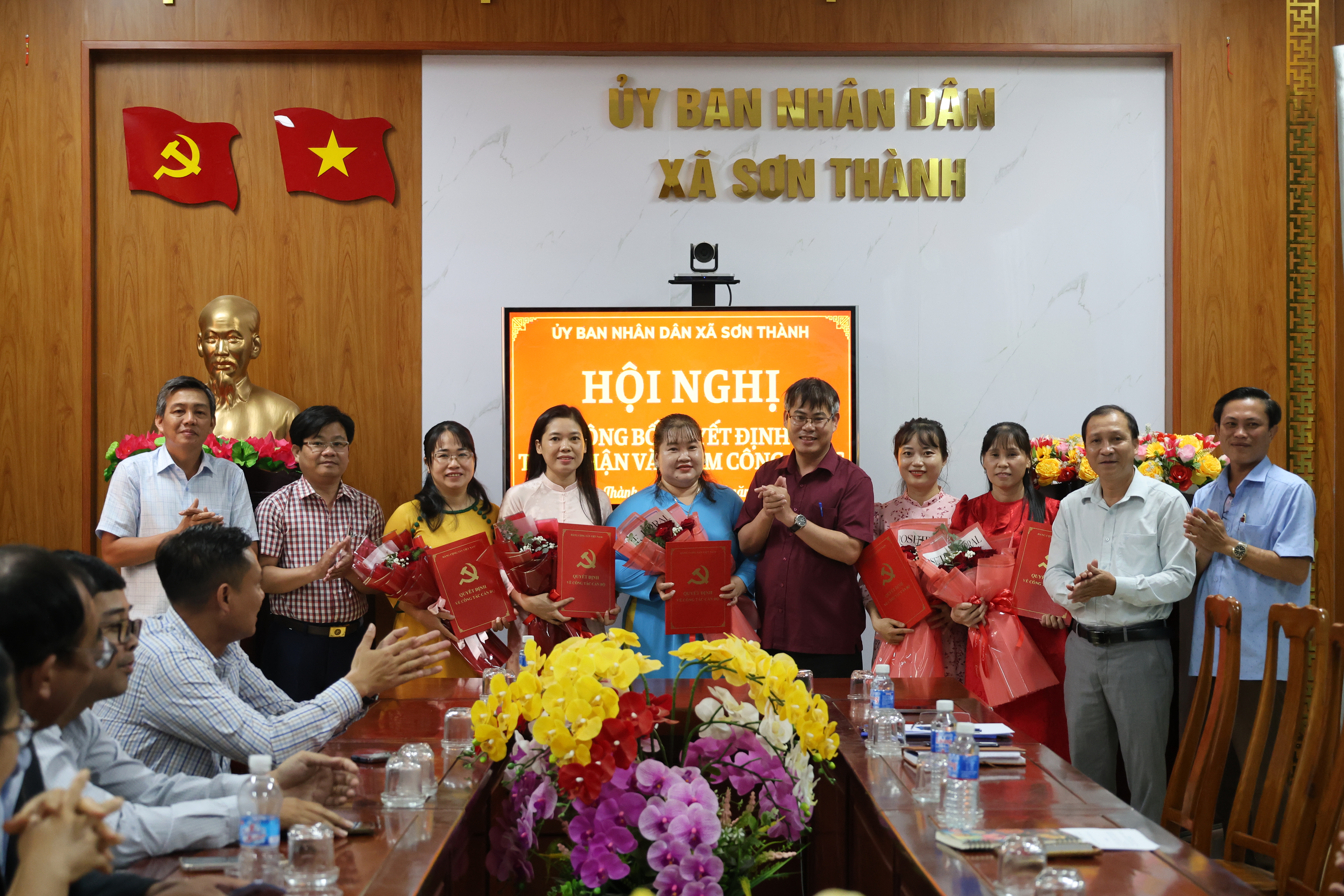 Xã Sơn Thành tổ chức Hội nghị công bố quyết định tiếp nhận công chức