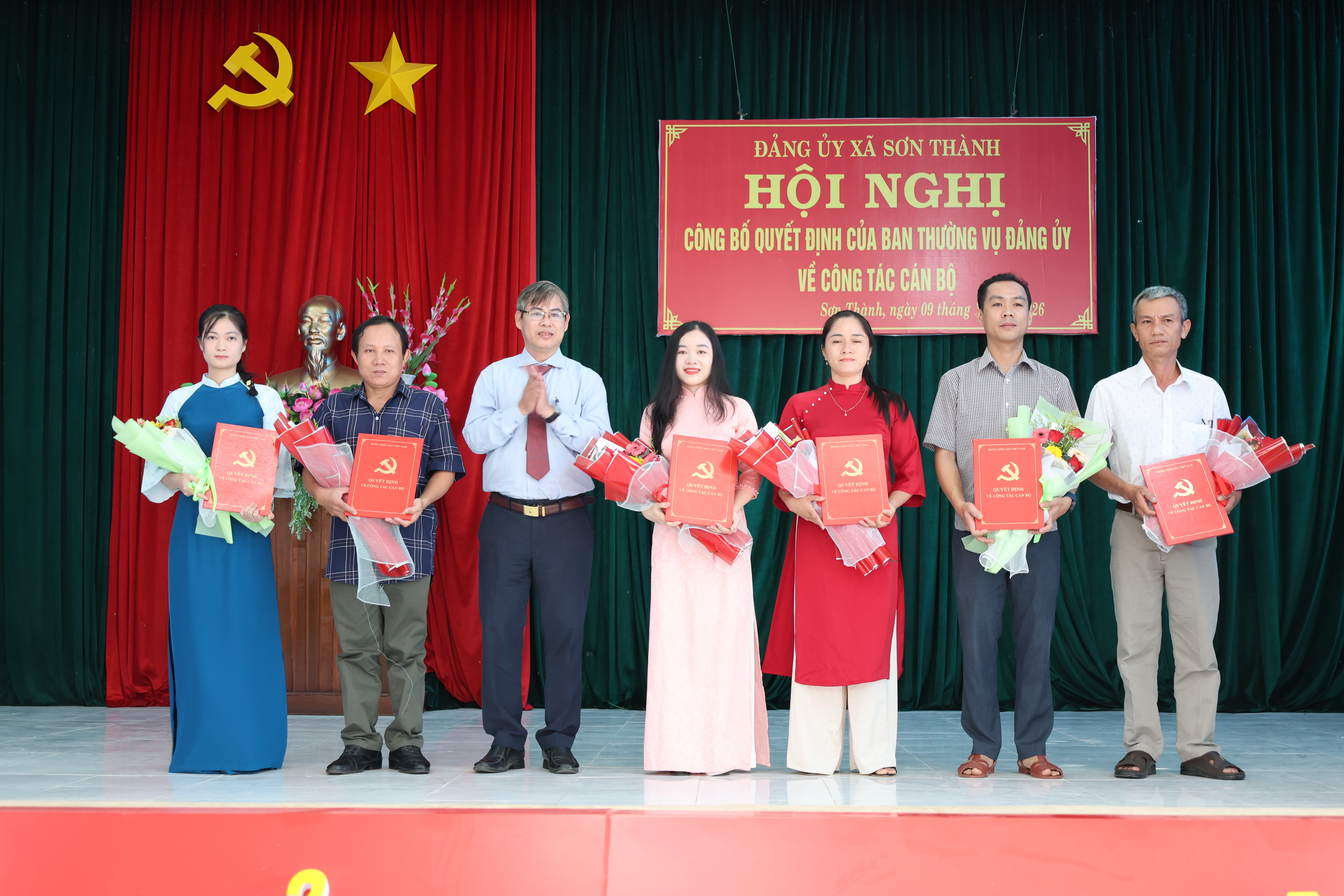 Sơn Thành công bố các Quyết định về công tác cán bộ tại các Chi bộ thôn