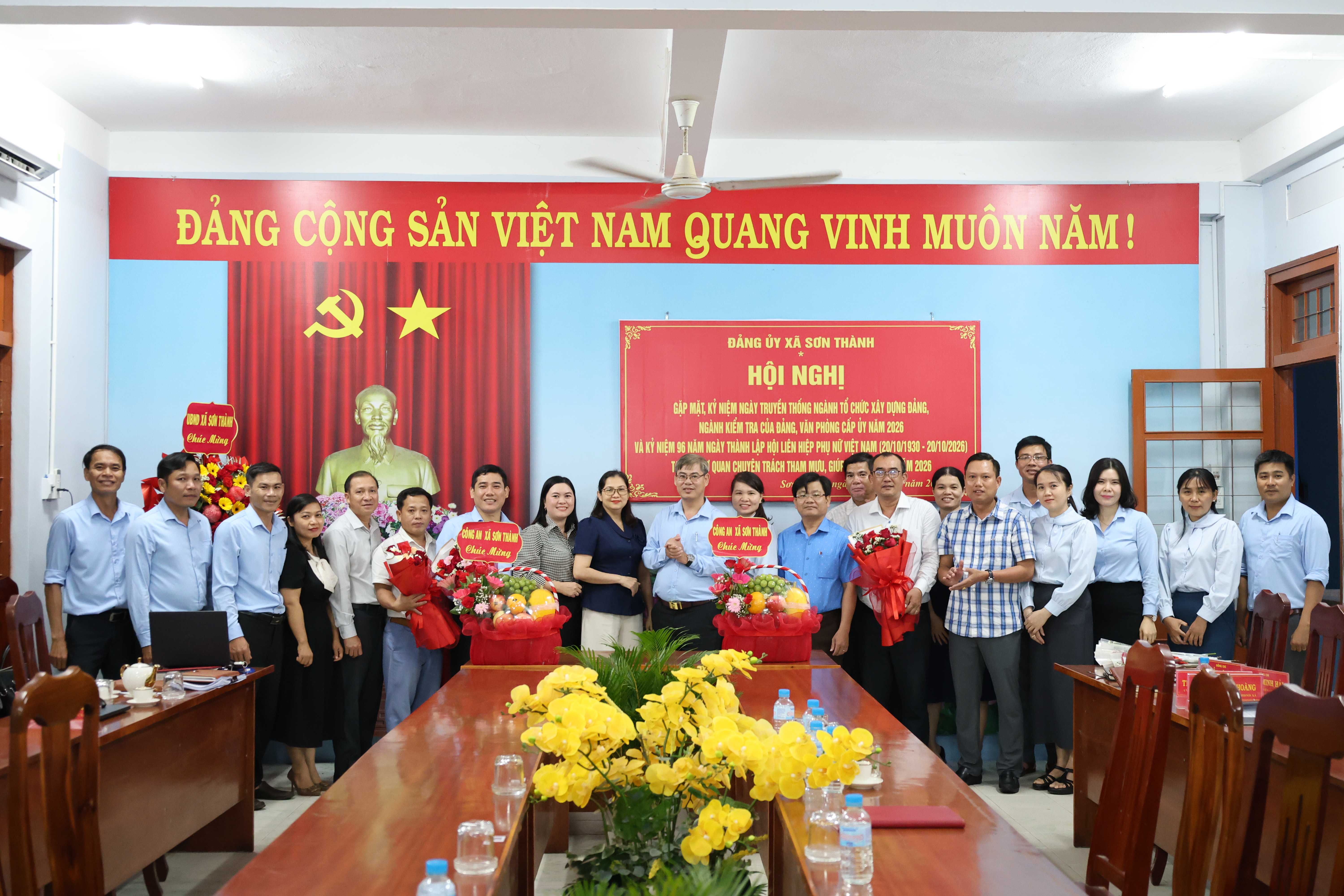 Đảng ủy xã Sơn Thành gặp mặt, kỷ niệm các Ngày truyền thống ngành xây dựng Đảng và Ngày thành lập Hội Liên hiệp Phụ nữ Việt Nam