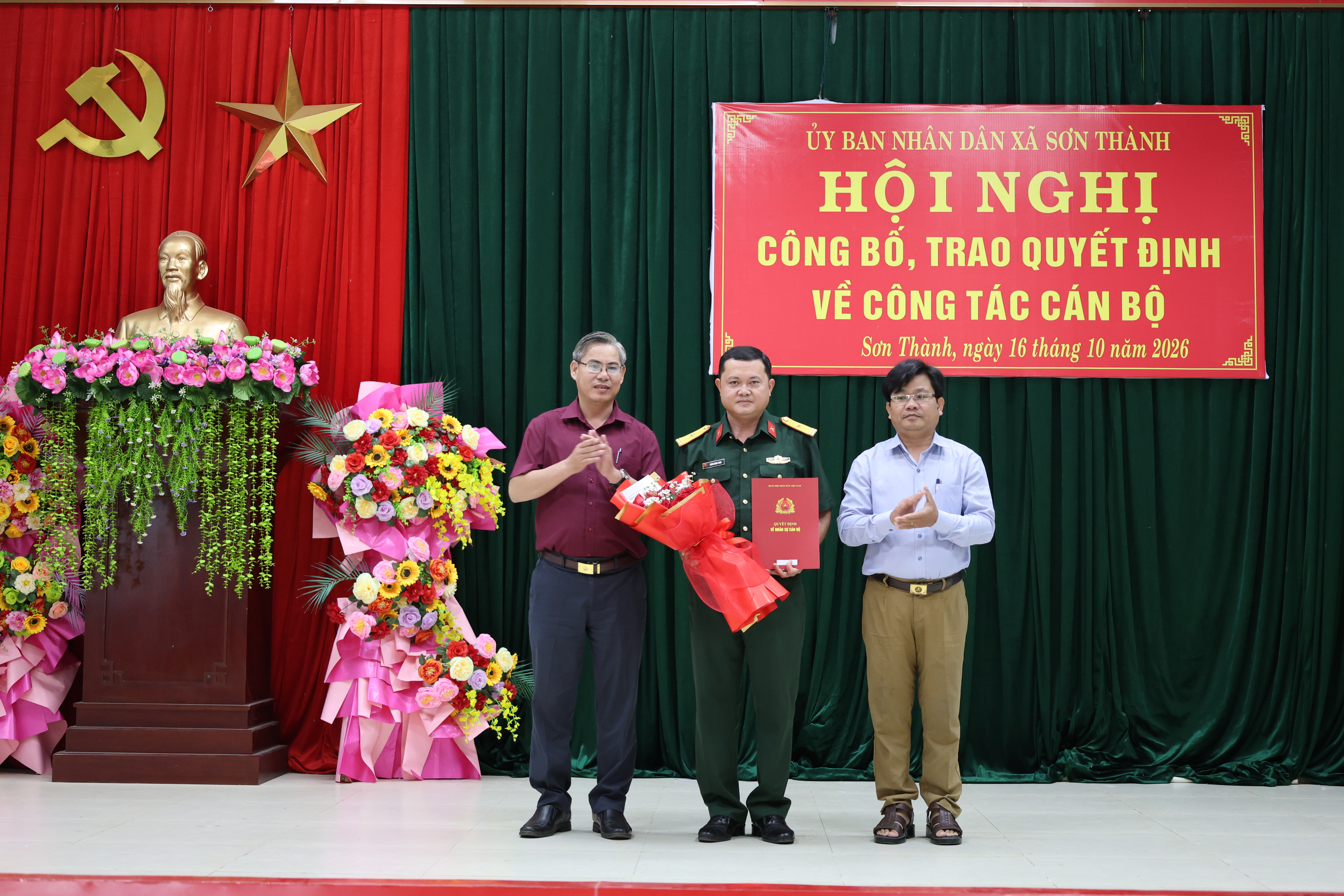 Sơn Thành: Công bố Quyết định công tác cán bộ Ban Chỉ huy Quân sự xã năm 2026