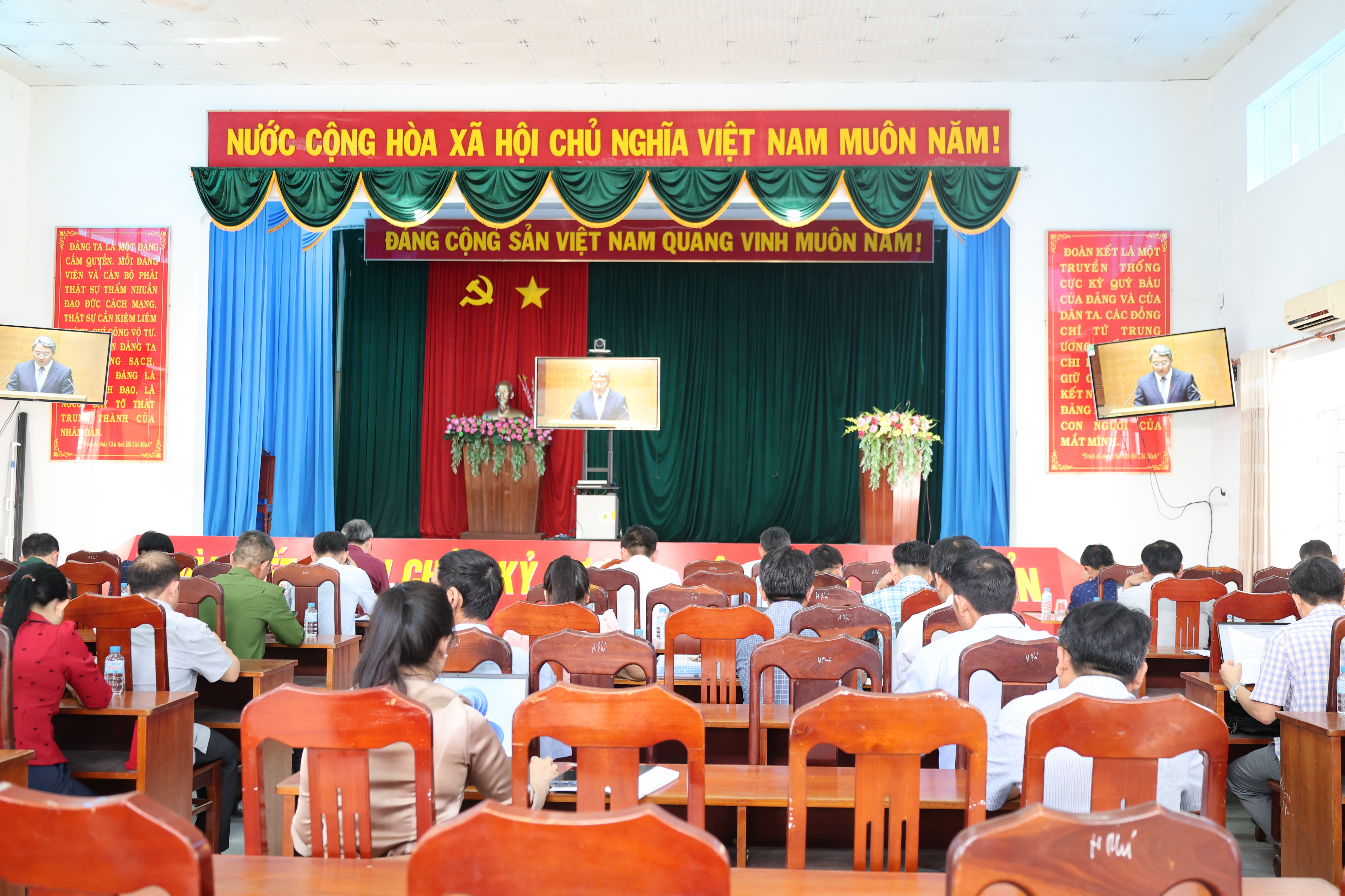 Hội nghị trực tuyến toàn quốc về phát triển khoa học, công nghệ, đổi mới sáng tạo và chuyển đổi số