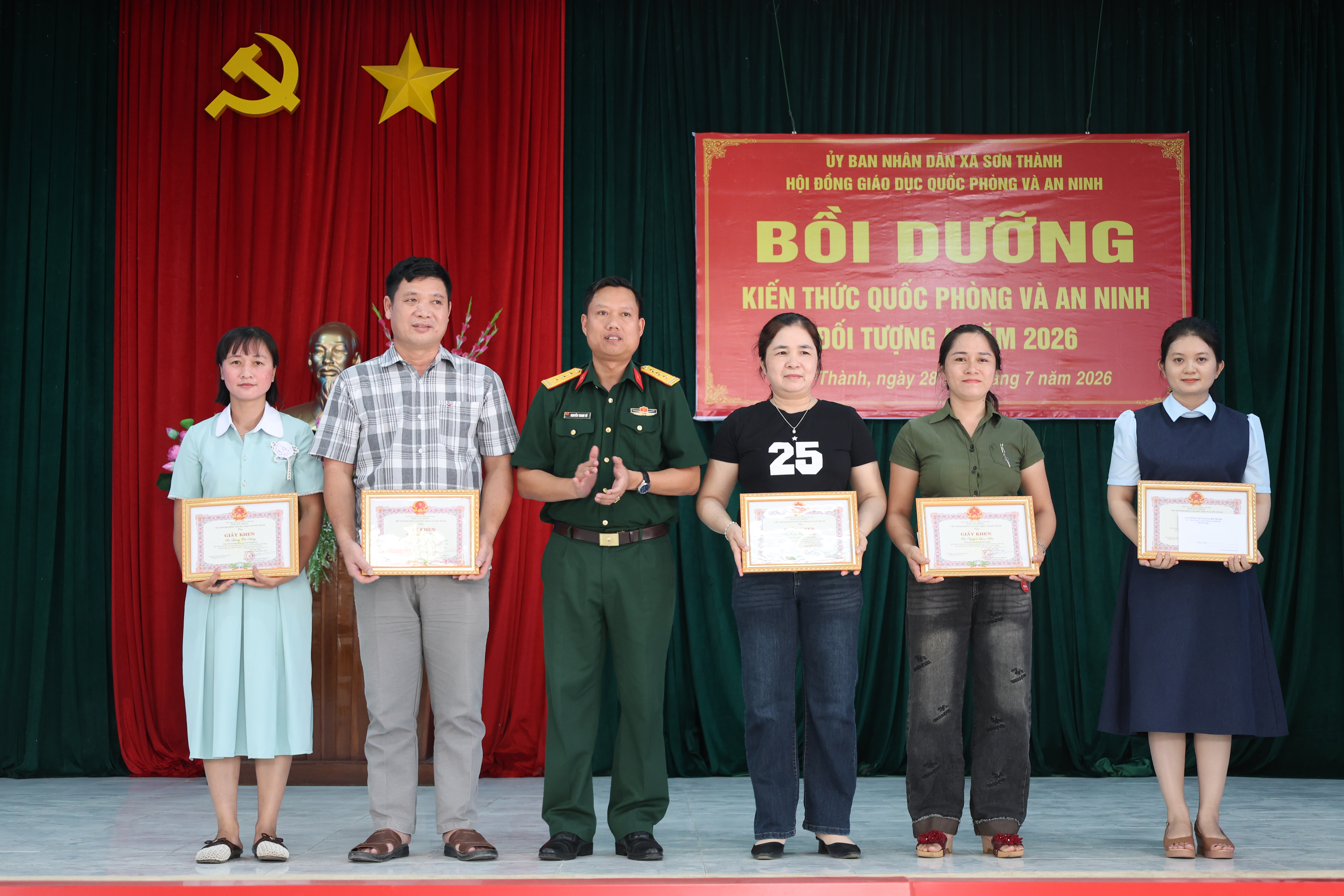 Sơn Thành: Bế mạc lớp bồi dưỡng kiến thức quốc phòng và an ninh đối tượng 4 năm 2026