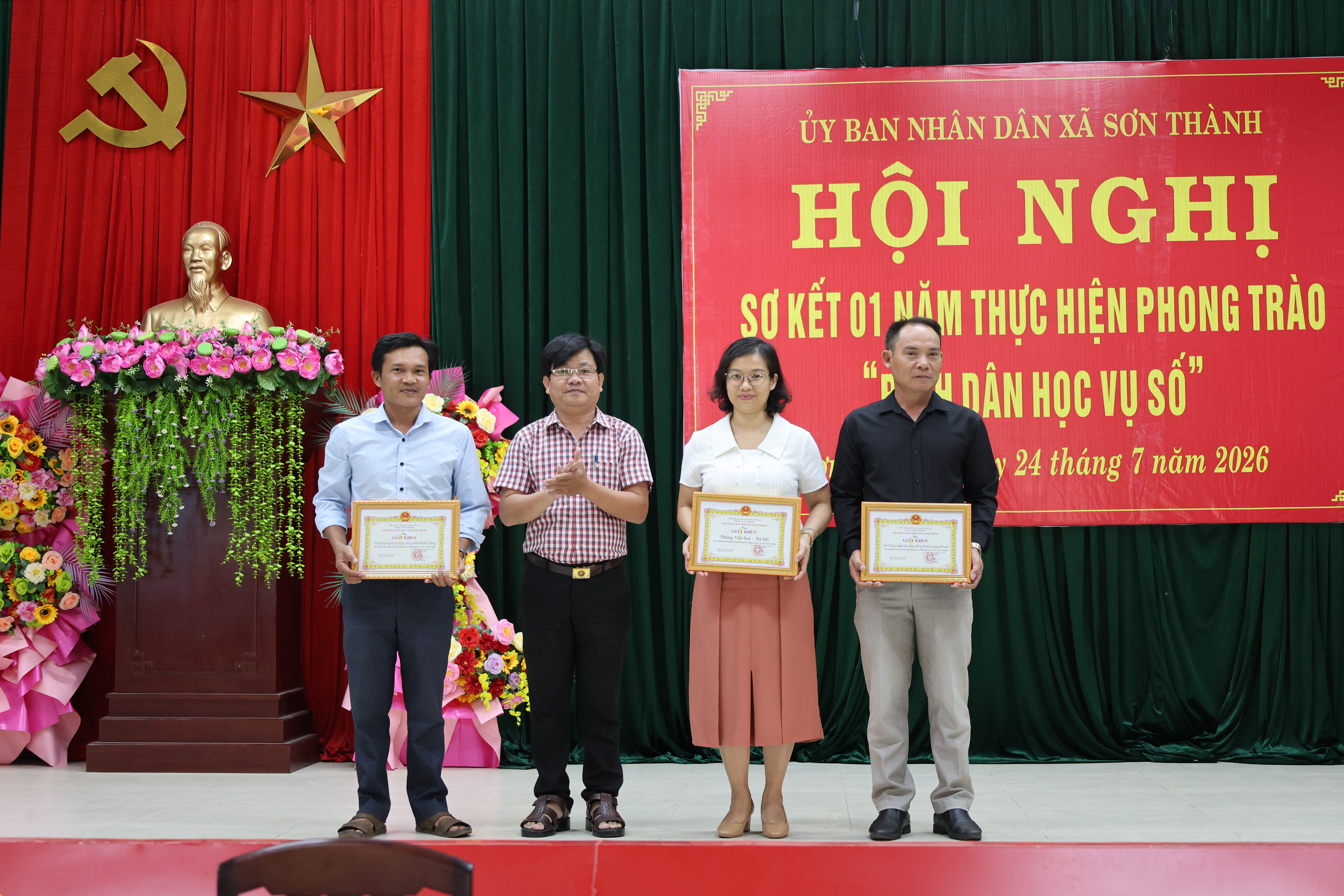 Sơn Thành: Sơ kết 01 năm thực hiện phong trào “Bình dân học vụ số”