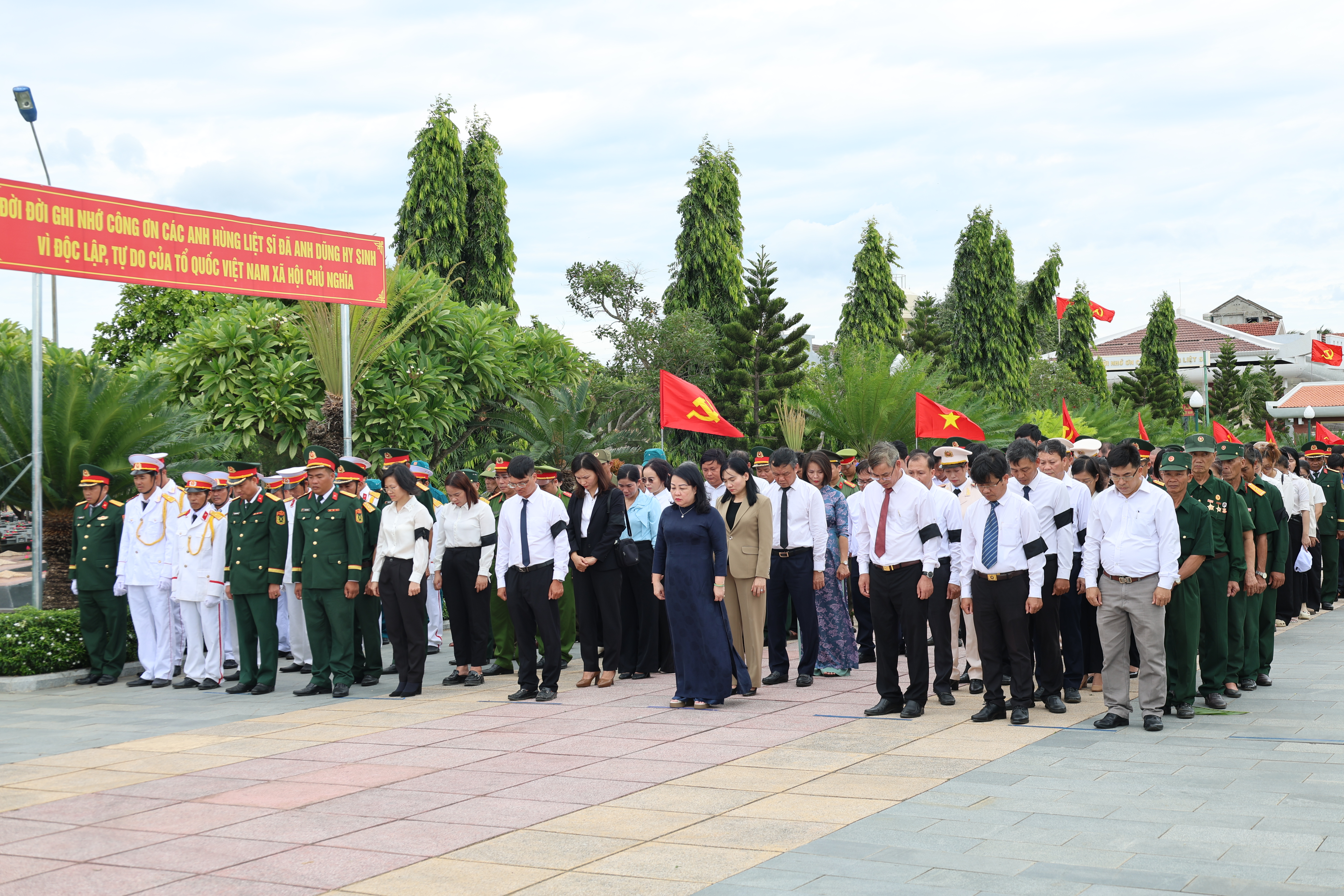 Sơn Thành: Tổ chức Lễ viếng, truy điệu và an táng hài cốt liệt sĩ