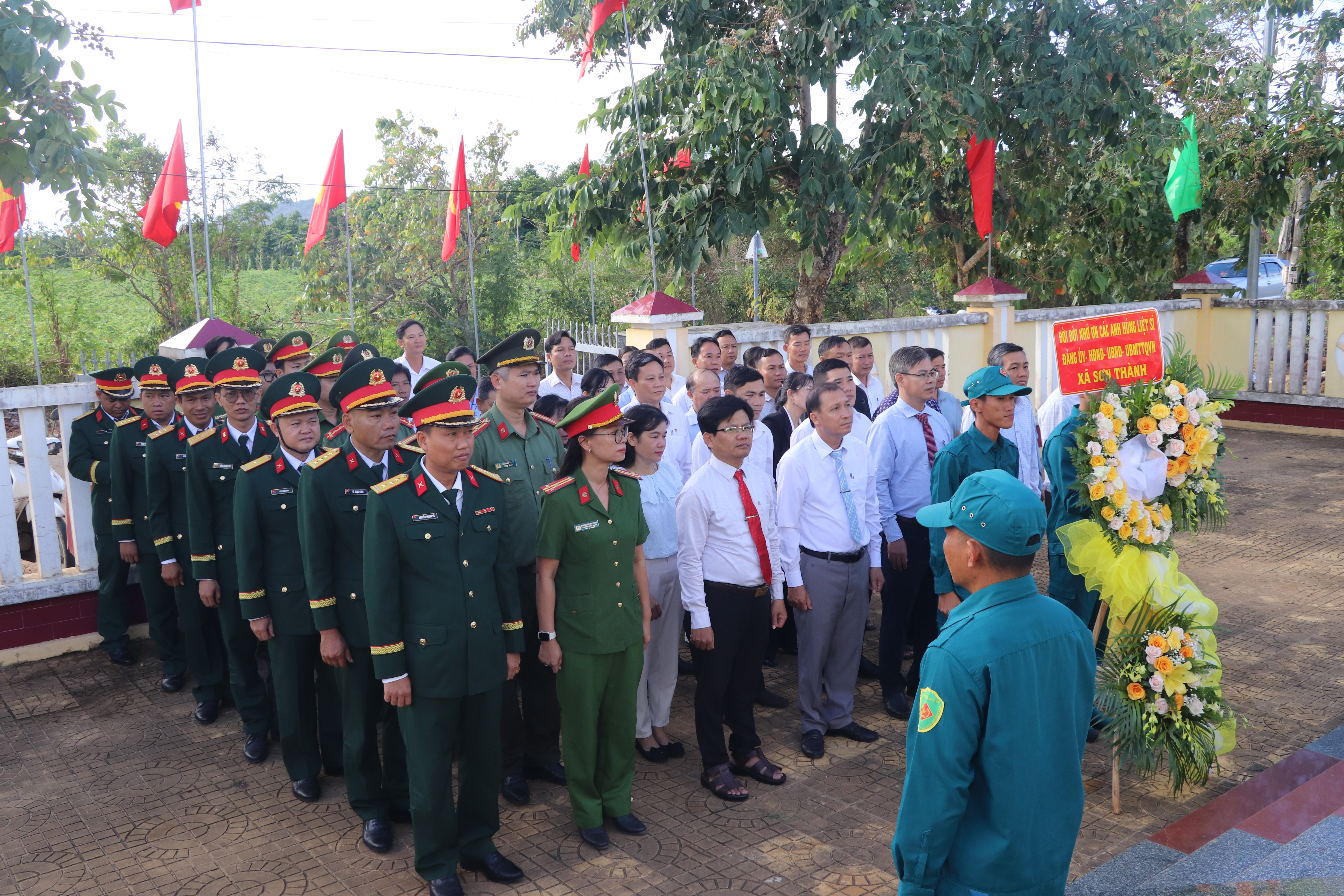 Sơn Thành: Dâng hương tưởng niệm các anh hùng liệt sĩ nhân kỷ niệm 81 năm Ngày Quốc khánh 2/9