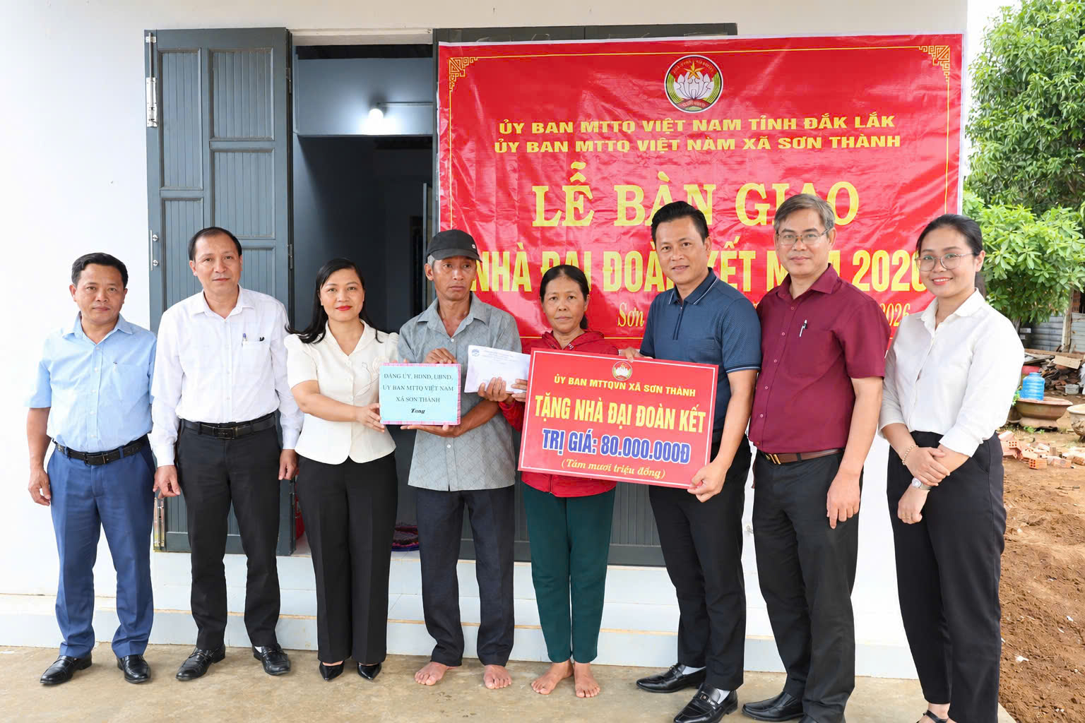 Sơn Thành: Bàn giao Nhà Đại đoàn kết cho hộ khó khăn về nhà ở