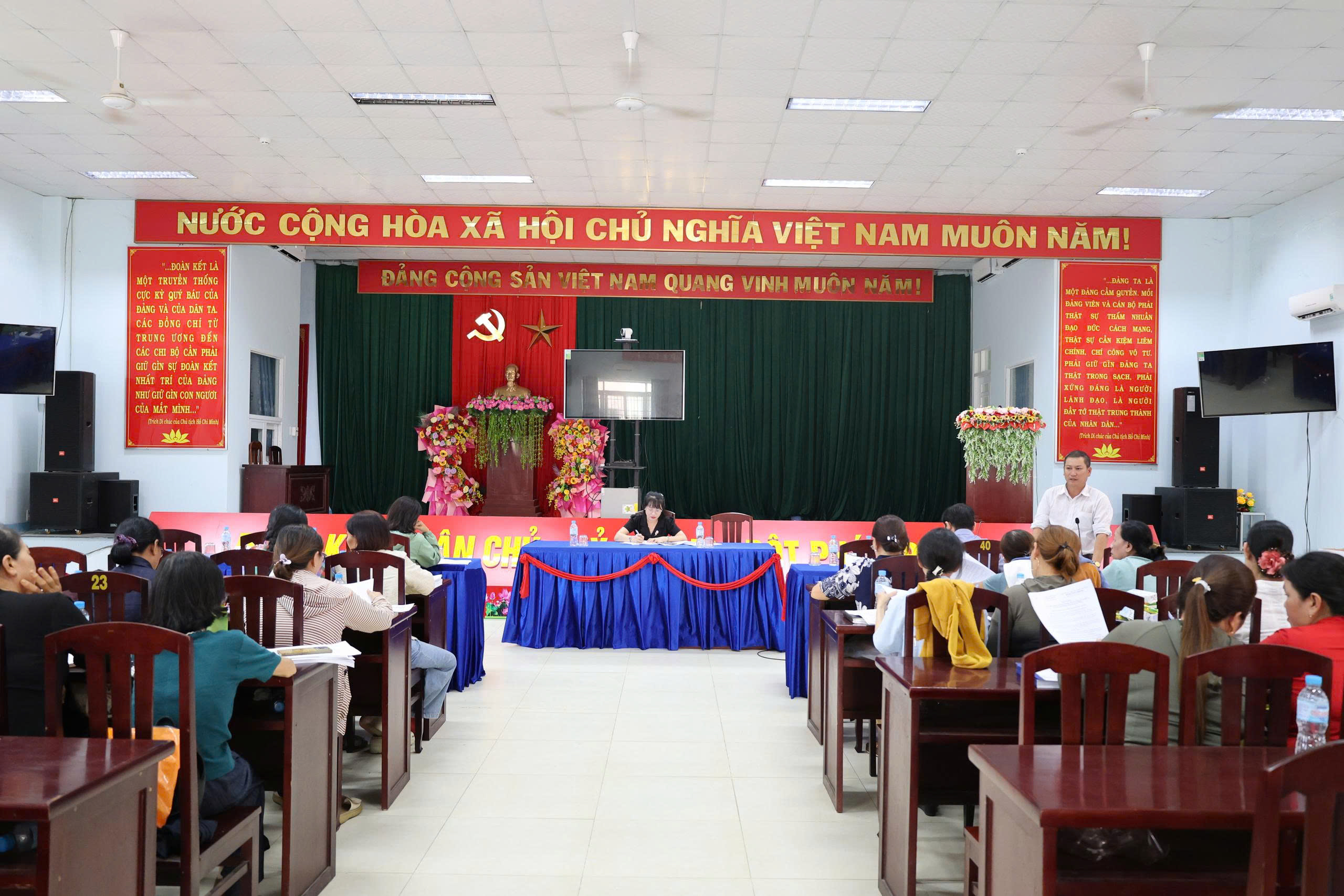 Sơn Thành: Triển khai Kế hoạch “làm giàu, làm sạch, chuẩn hóa dữ liệu” của Hệ thống quản lý thông tin trẻ em xã