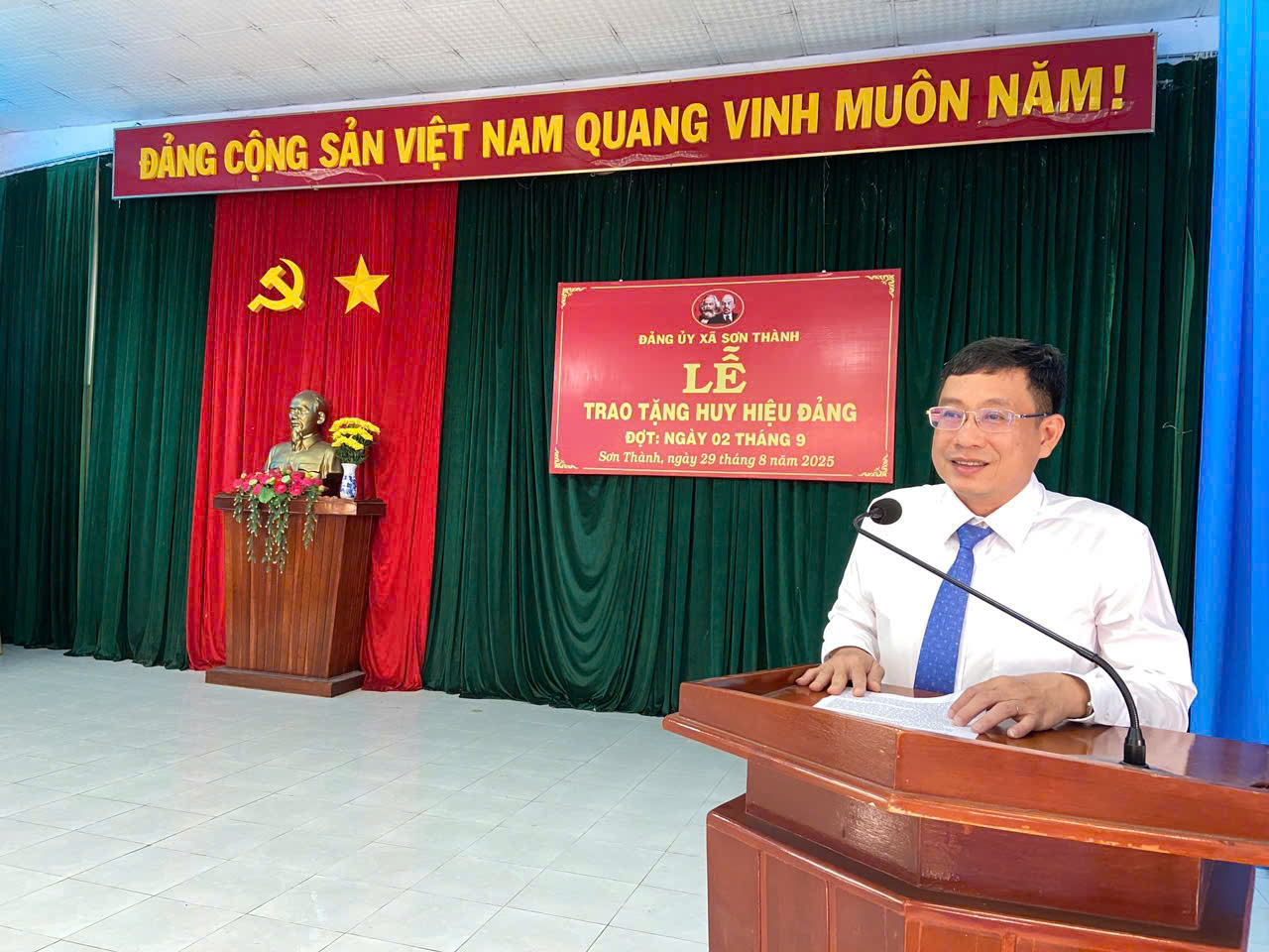 Đảng ủy xã Sơn Thành tổ chức trao huy hiệu Đảng đợt Lễ Quốc khánh ngày 2/9/2025